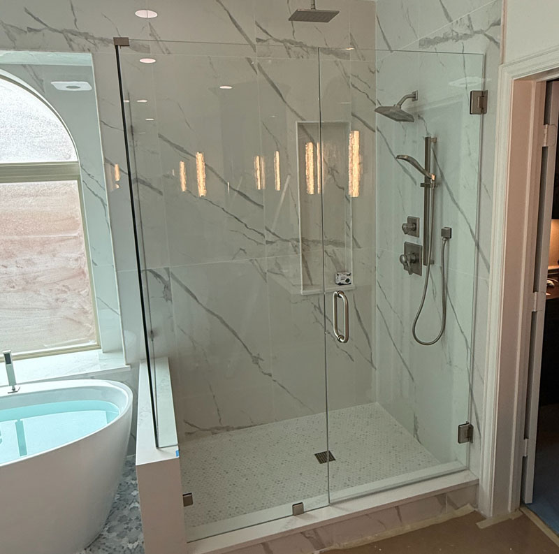seamless glass shower & tub